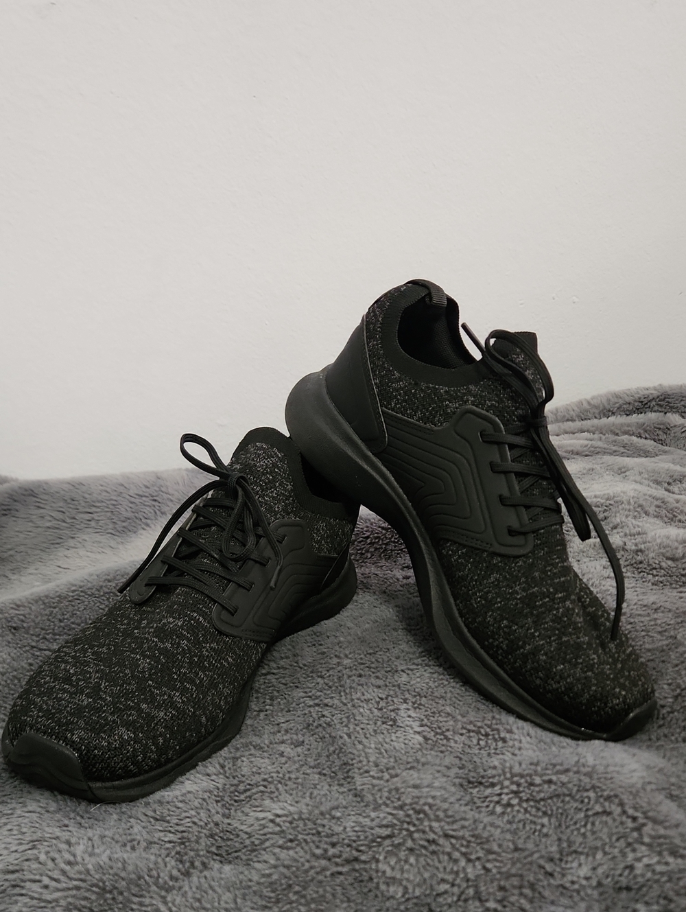Womans Black Knit Athletic Sneakers - Lightweight Comfort